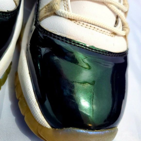 Air Jordan 11 Retro Low Emerald 2017 - Size 7y women's 8.5, 528896 145 - Picture 4 of 11